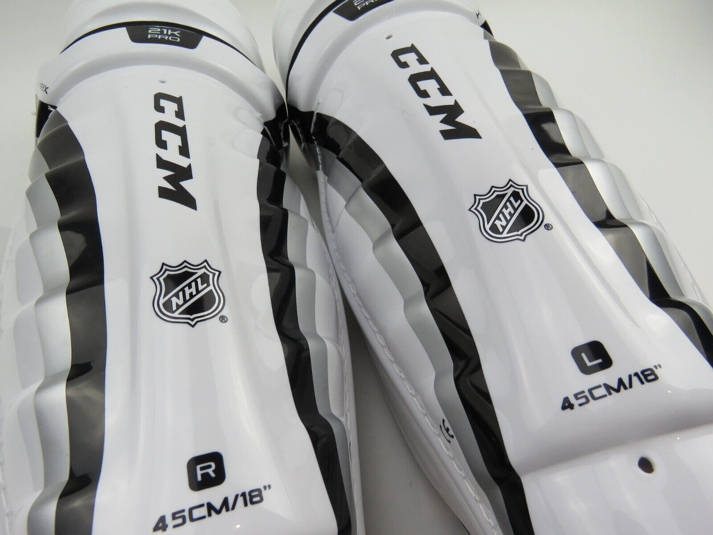 CCM 21K Pro NHL Pro Stock Ice Hockey Player Shin Pads Protective 18" NWT