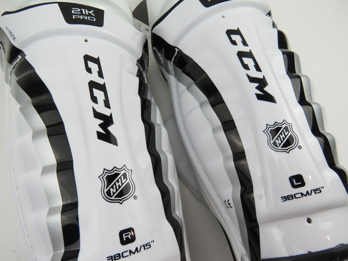 CCM 21K Pro NHL Pro Stock Ice Hockey Player Shin Pads Protective 15" NWT