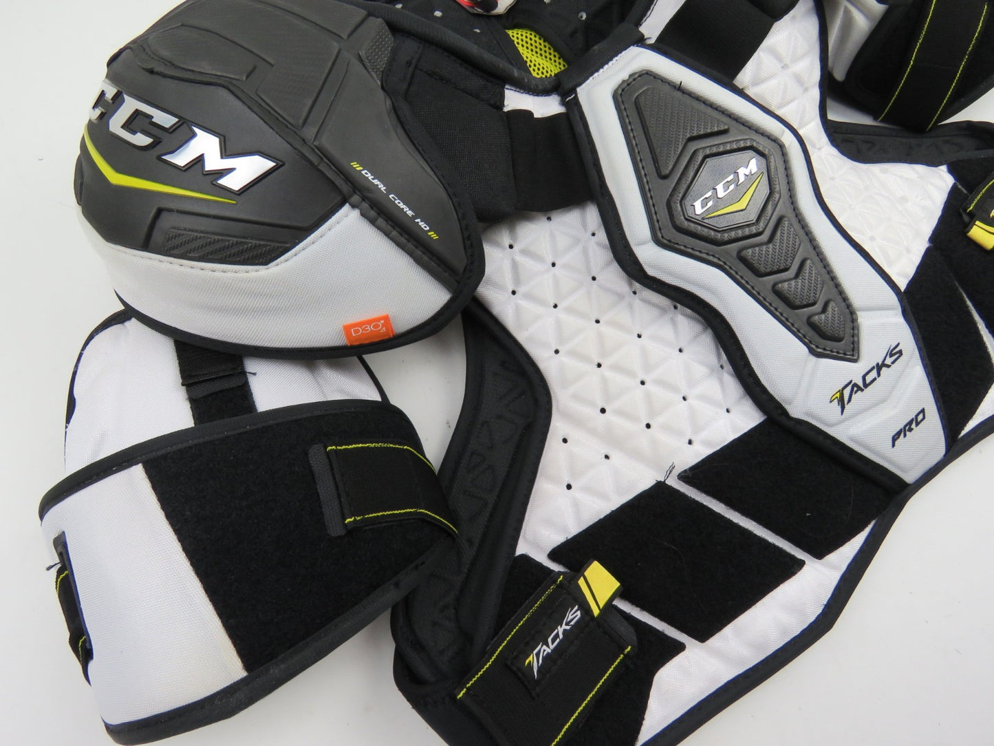 CCM Tacks PRO NHL Pro Stock Hockey Player Shoulder Pads Senior Large