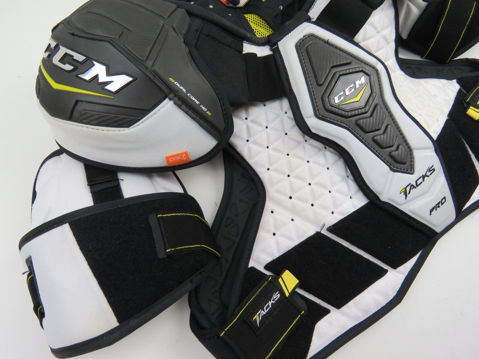 CCM Tacks PRO NHL Pro Stock Hockey Player Shoulder Pads Senior Large