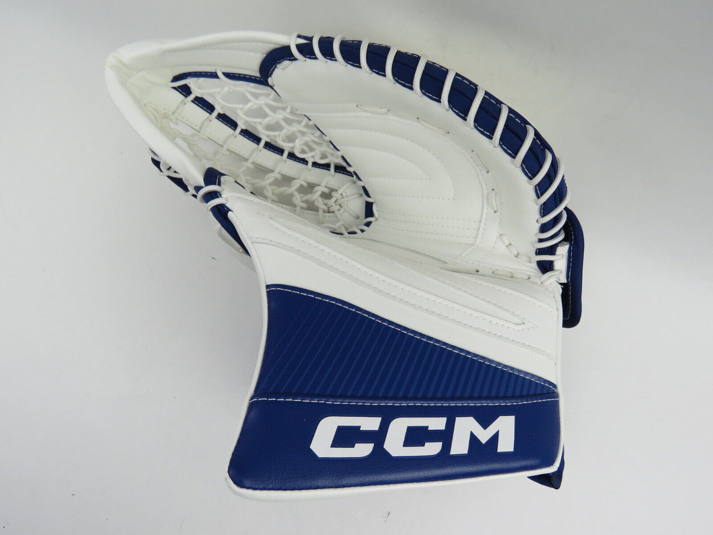 CCM EFlex 7 PRO Toronto Maple Leafs NHL Pro Stock Goalie Glove Catcher 580