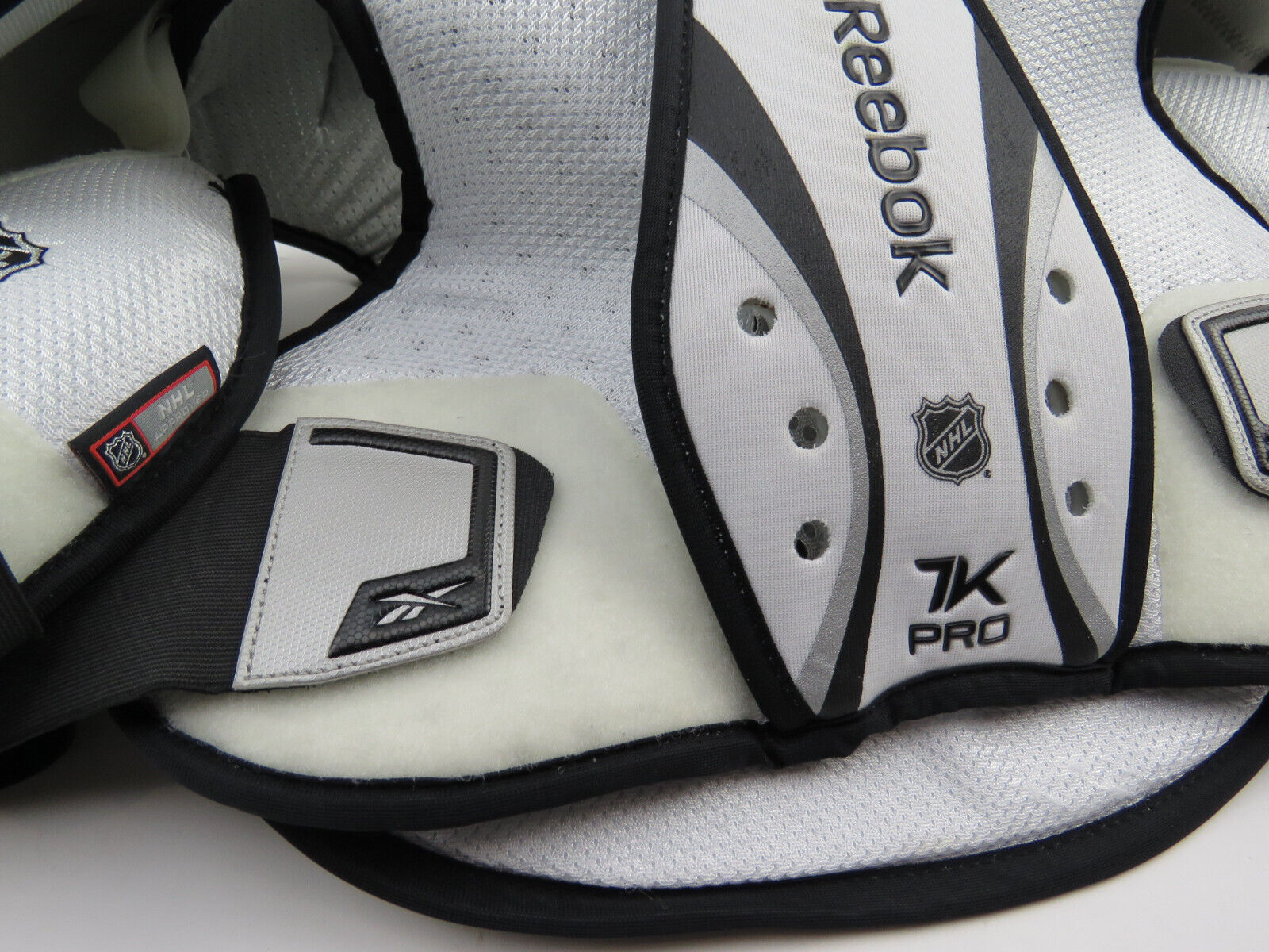 Reebok JOFA 7K NHL Pro Stock Ice Hockey Player Shoulder Pads Senior Size M / L