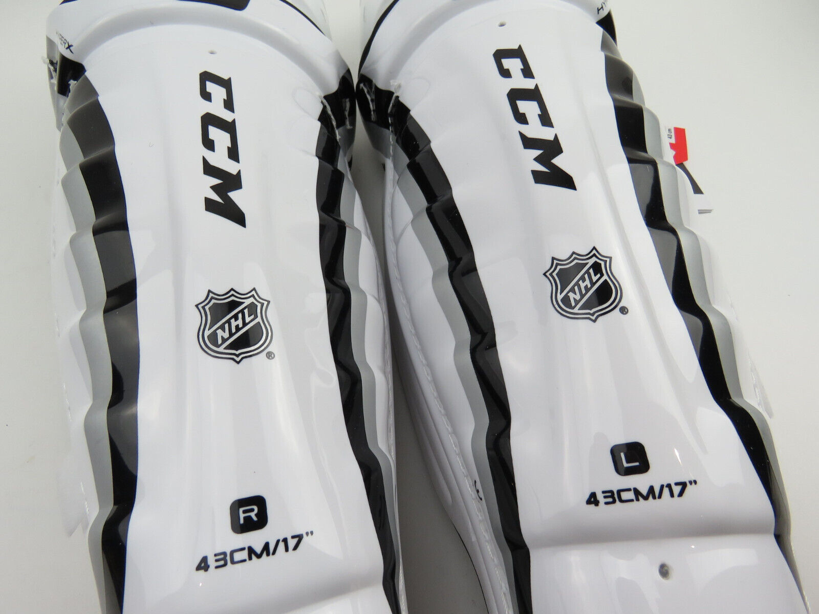 CCM 21K Pro NHL Pro Stock Ice Hockey Player Shin Pads Protective 17" NWT